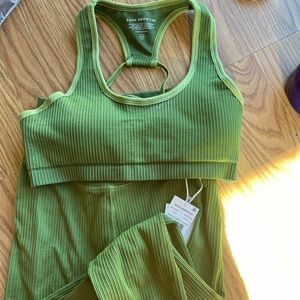 Good American Seamless Core Power Set - PESTO